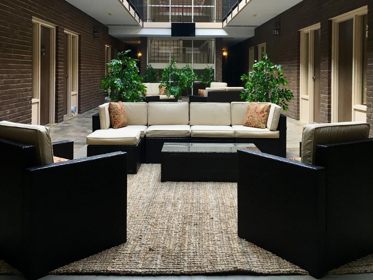 The Stables Inn & Suites Salem Exteriör bild