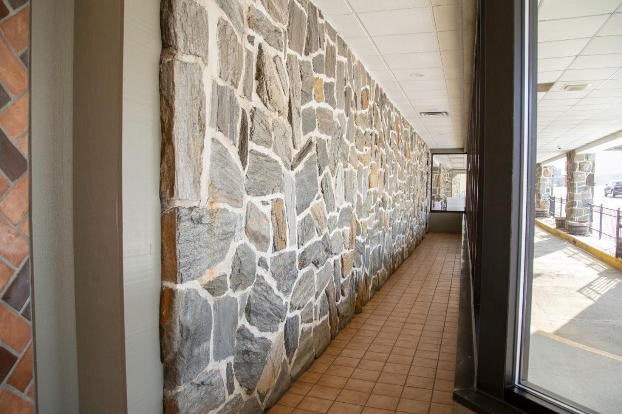 The Stables Inn & Suites Salem Exteriör bild